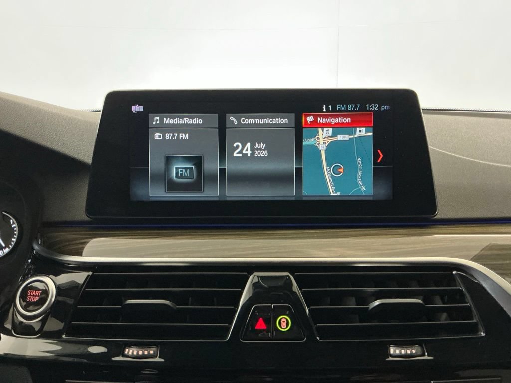 Used 2018 BMW 530e w/ Premium Package 2 RWD image 11