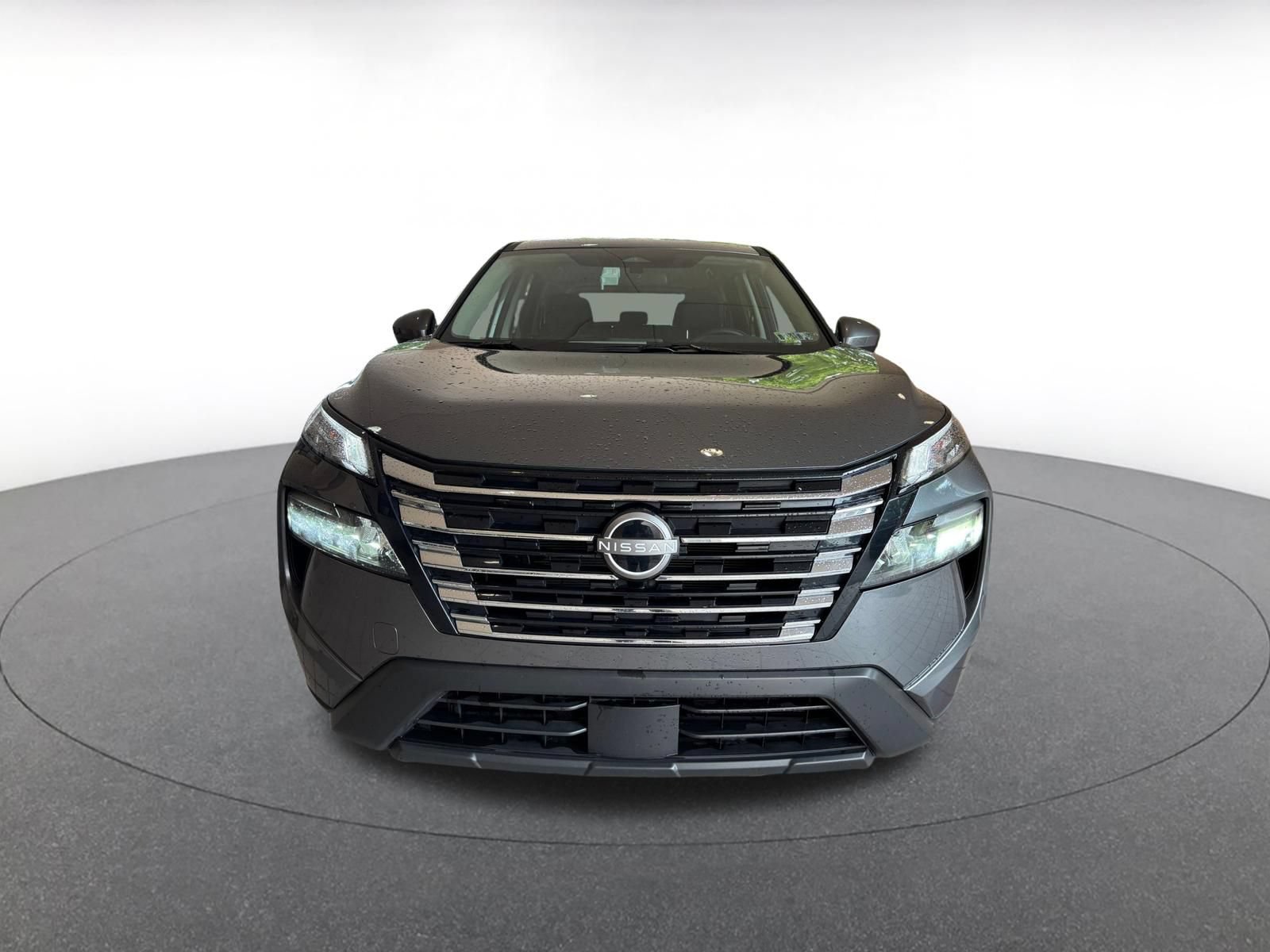 Used 2026 Nissan Rogue SV AWD/4WD image 2