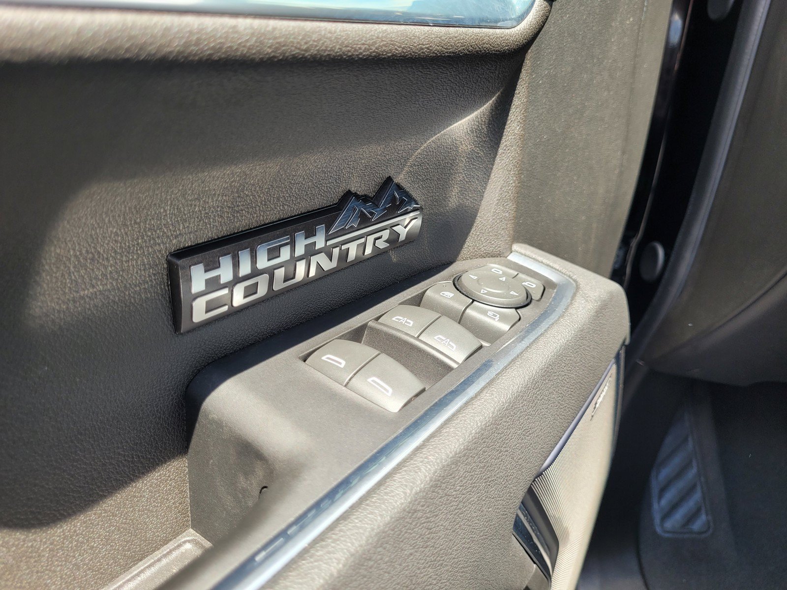 Used 2025 Chevrolet Silverado 1500 High Country w/ Midnight Edition AWD/4WD image 26