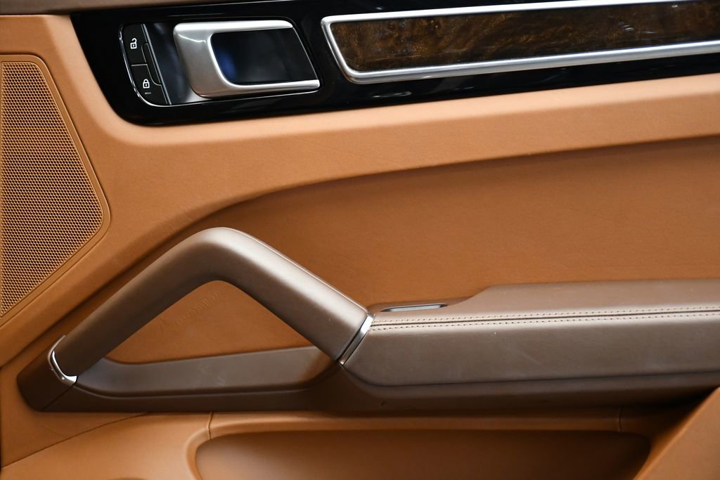 Used 2023 Porsche Cayenne Platinum Edition image 53