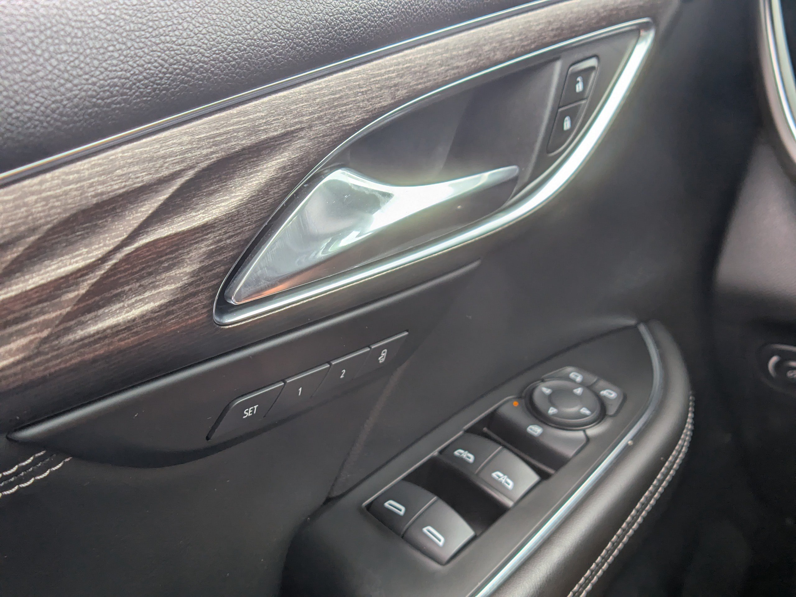 Used 2023 Buick Envision Avenir AWD/4WD image 28