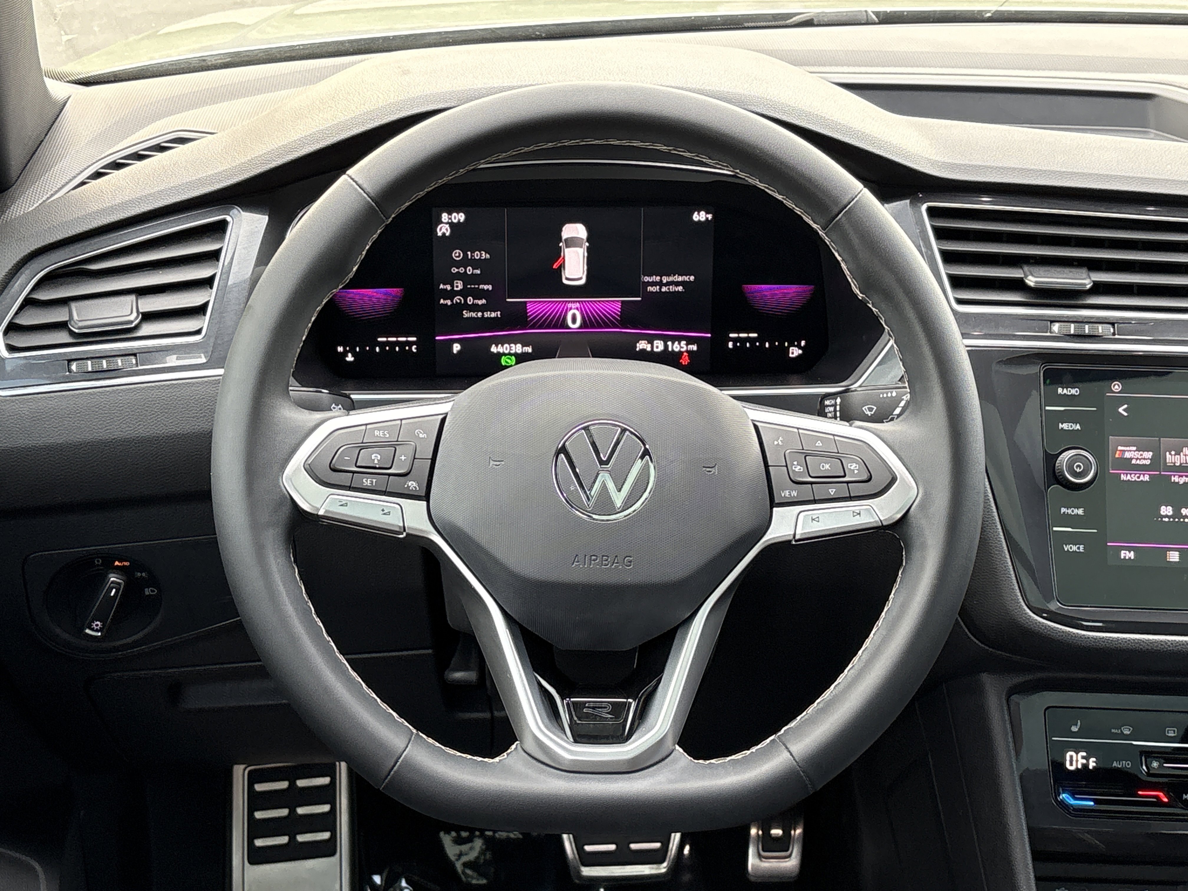 Used 2023 Volkswagen Tiguan SE R-Line image 21