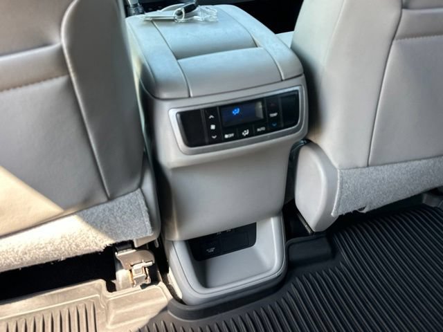 Used 2019 Toyota Highlander XLE AWD/4WD image 30