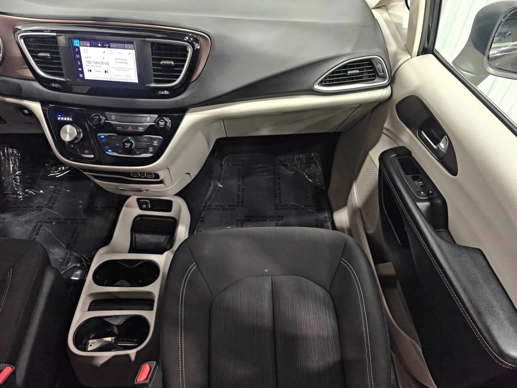 Used 2023 Chrysler Voyager LX FWD image 22