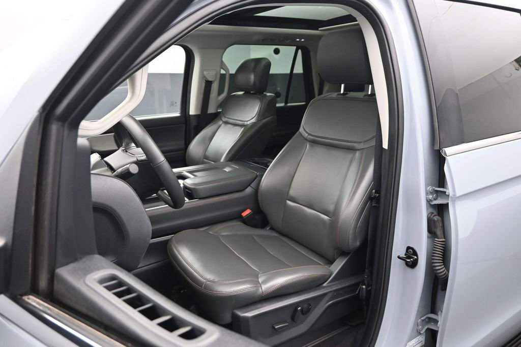 Used 2025 Ford Expedition Max Active RWD image 8