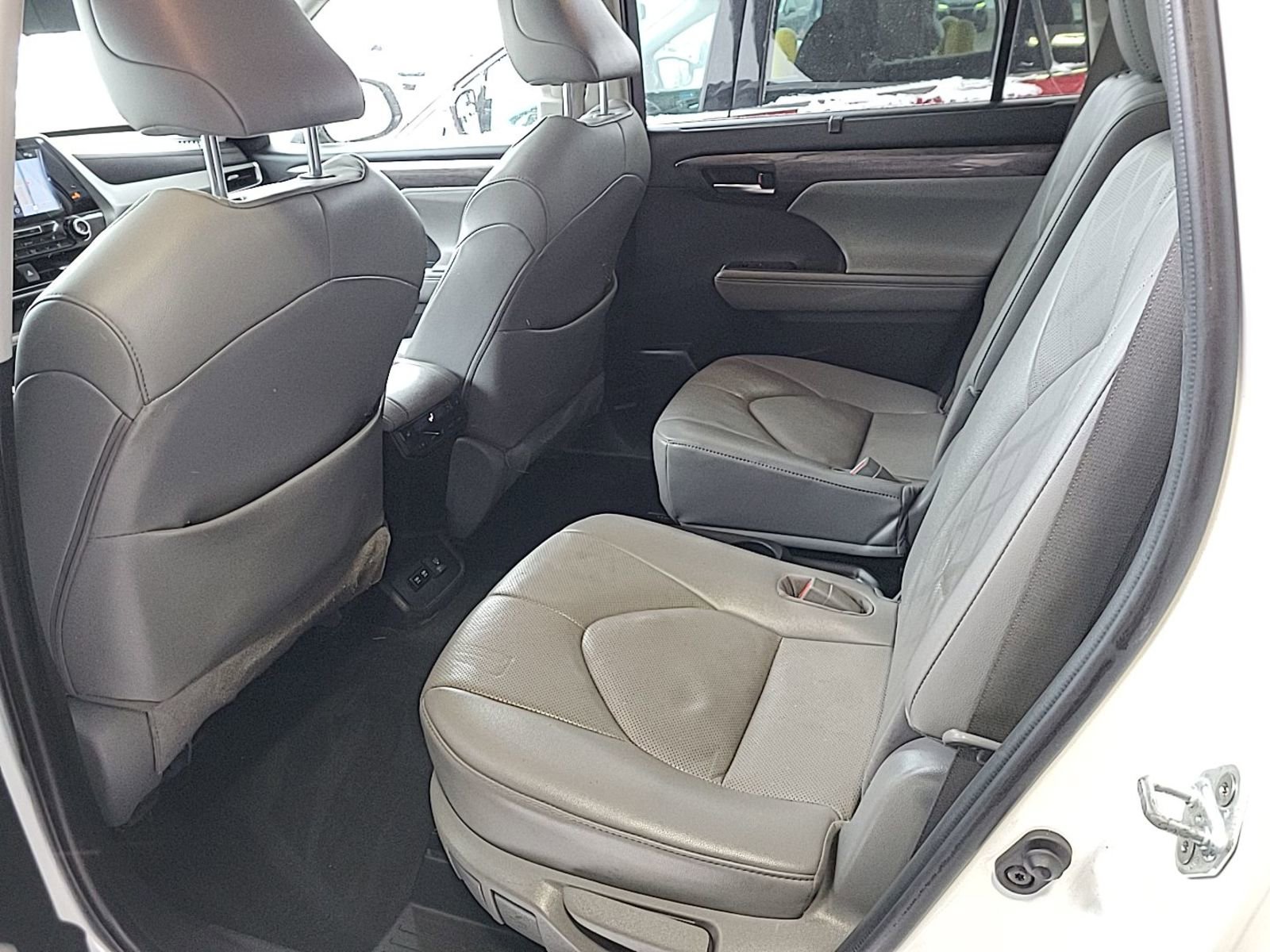 Used 2021 Toyota Highlander Platinum image 11