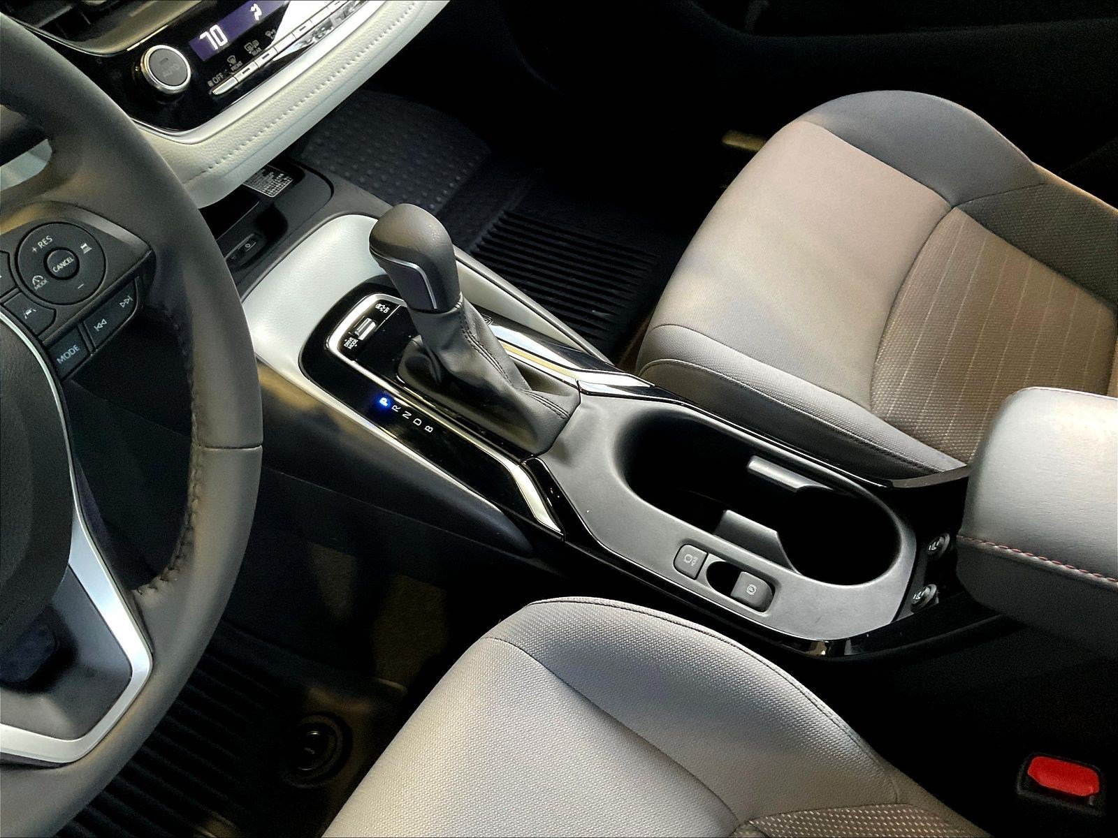 Used 2024 Toyota Corolla SE w/ SE Premium Package FWD image 18