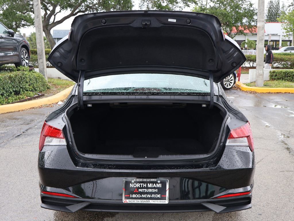 Used 2023 Hyundai Elantra SEL w/ Convenience Package FWD image 19