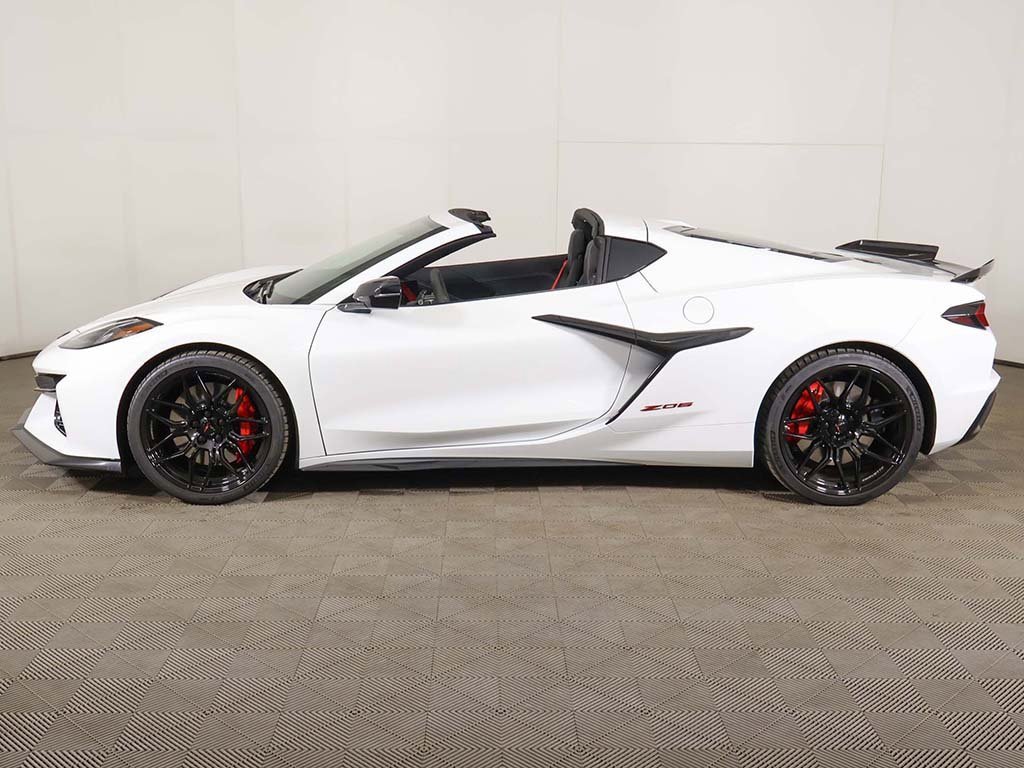 Used 2025 Chevrolet Corvette Z06 w/ Battery Protection Package image 18