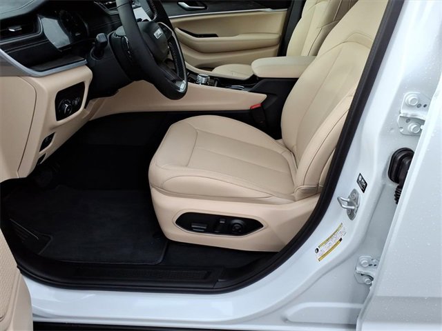 New 2025 Jeep Grand Cherokee Limited image 12