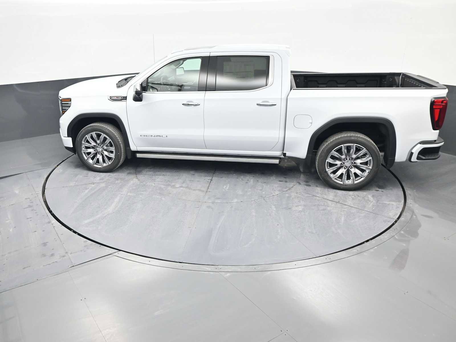 New 2026 GMC Sierra 1500 Denali w/ Denali Reserve Package AWD/4WD image 31