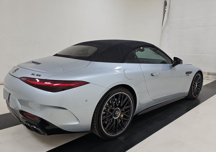 Used 2022 Mercedes-Benz SL 55 AMG 4MATIC w/ Driver Assistance Package image 3