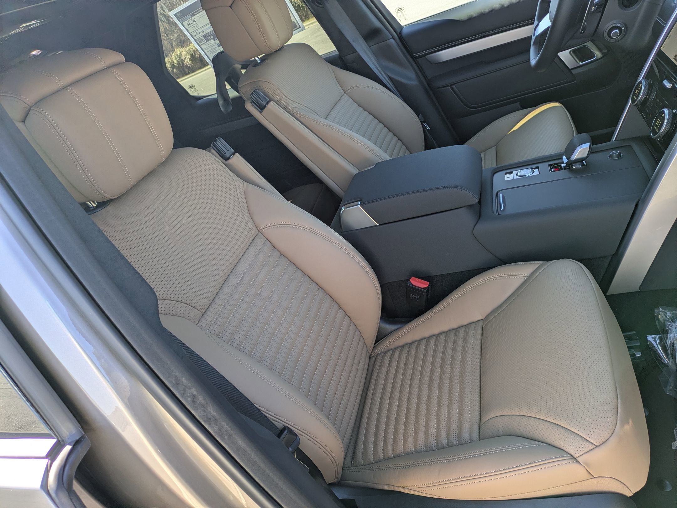 New 2026 Land Rover Discovery Dynamic SE image 31