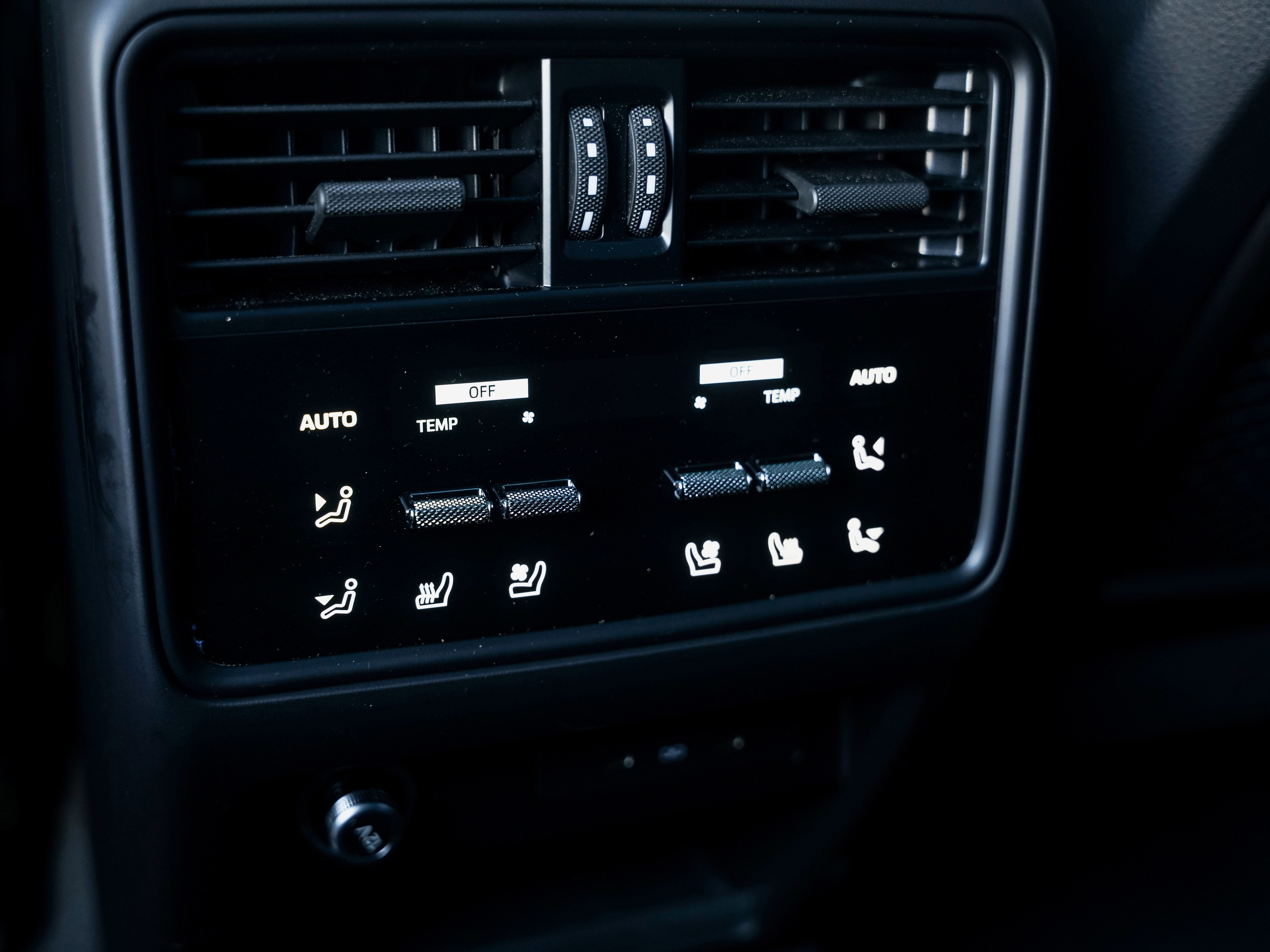 Certified 2025 Porsche Cayenne S image 27