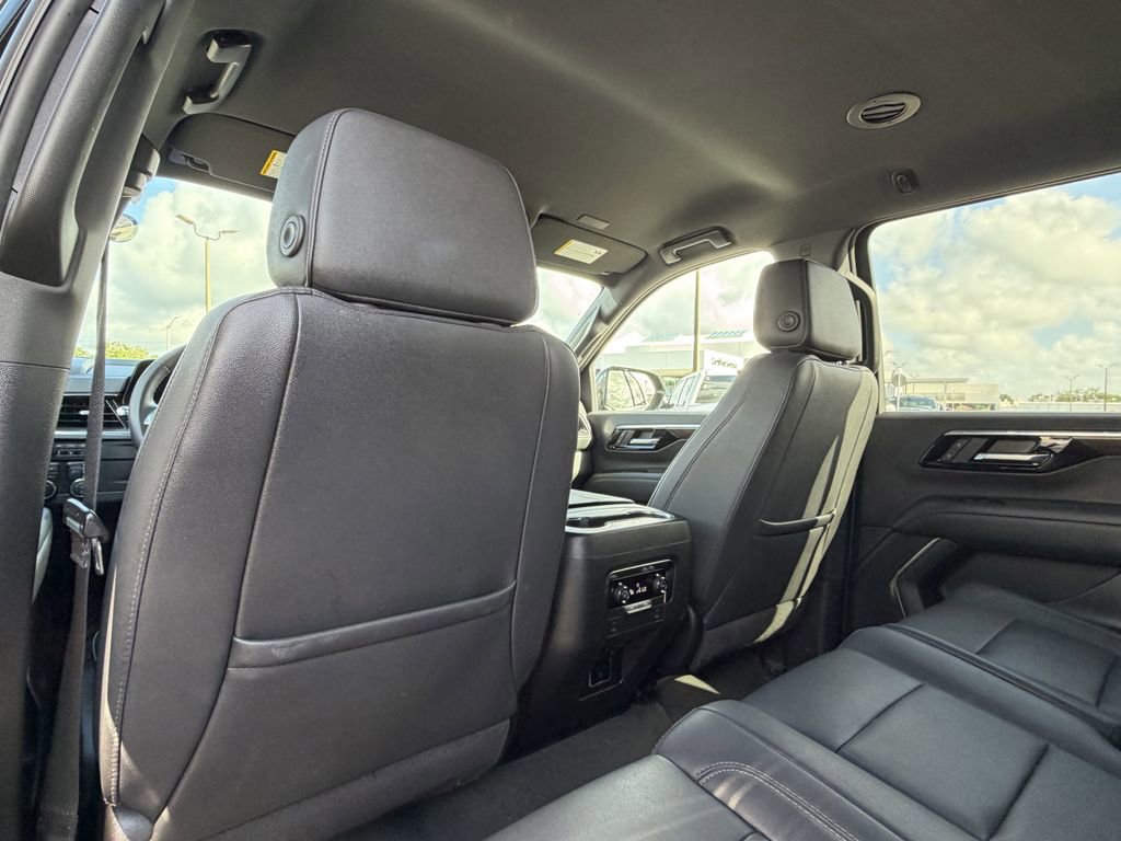 Certified 2025 Chevrolet Suburban LT AWD/4WD image 15