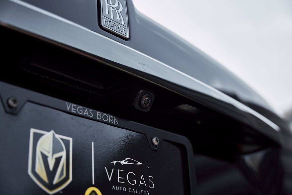 Used 2021 Rolls-Royce Cullinan Black Badge image 15