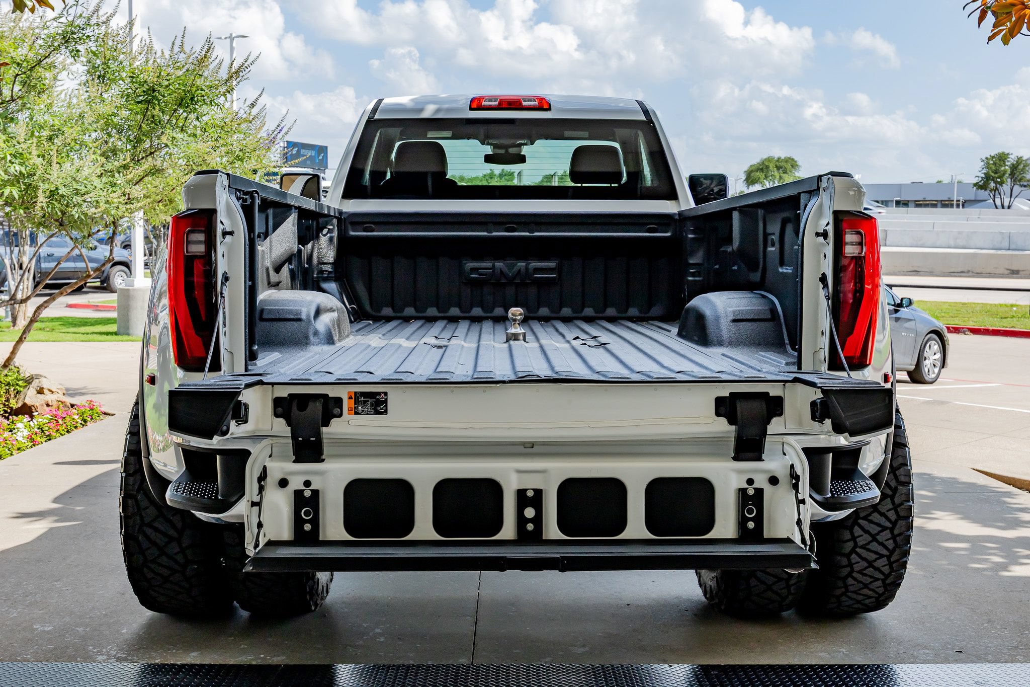 Used 2024 GMC Sierra 3500 SLE w/ SLE Convenience Package AWD/4WD image 9