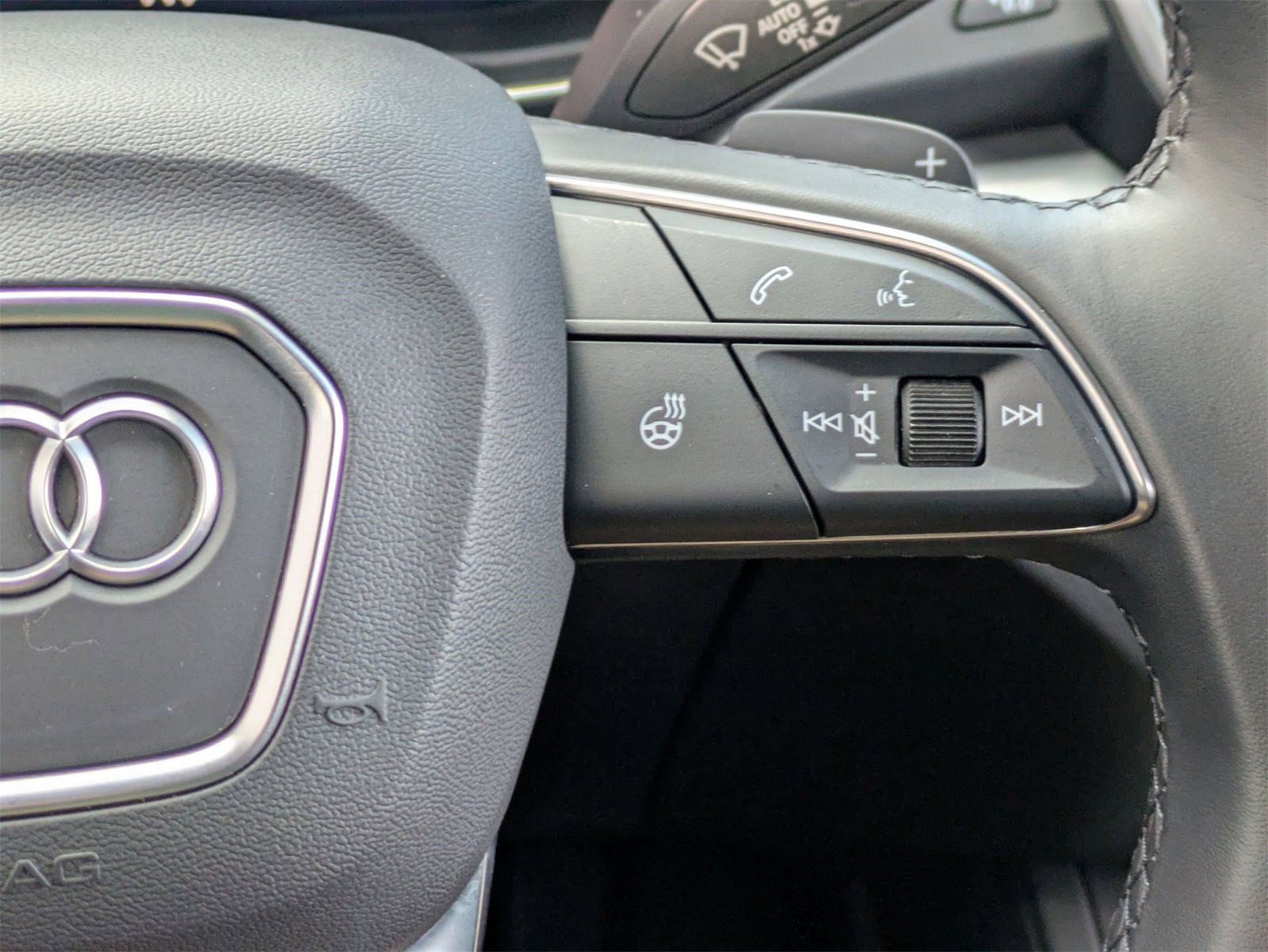 Used 2024 Audi Q5 2.0T Premium w/ Summer of Audi Package image 11