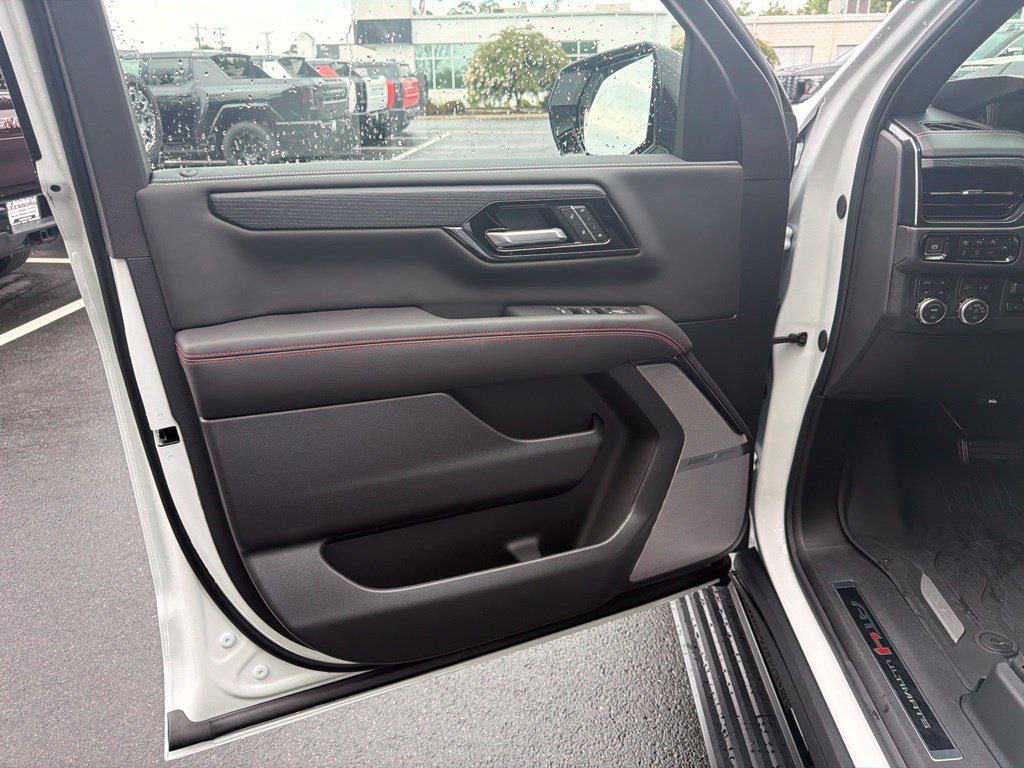 New 2026 GMC Yukon AT4 Ultimate w/ LPO, Floor Liner Package AWD/4WD image 18