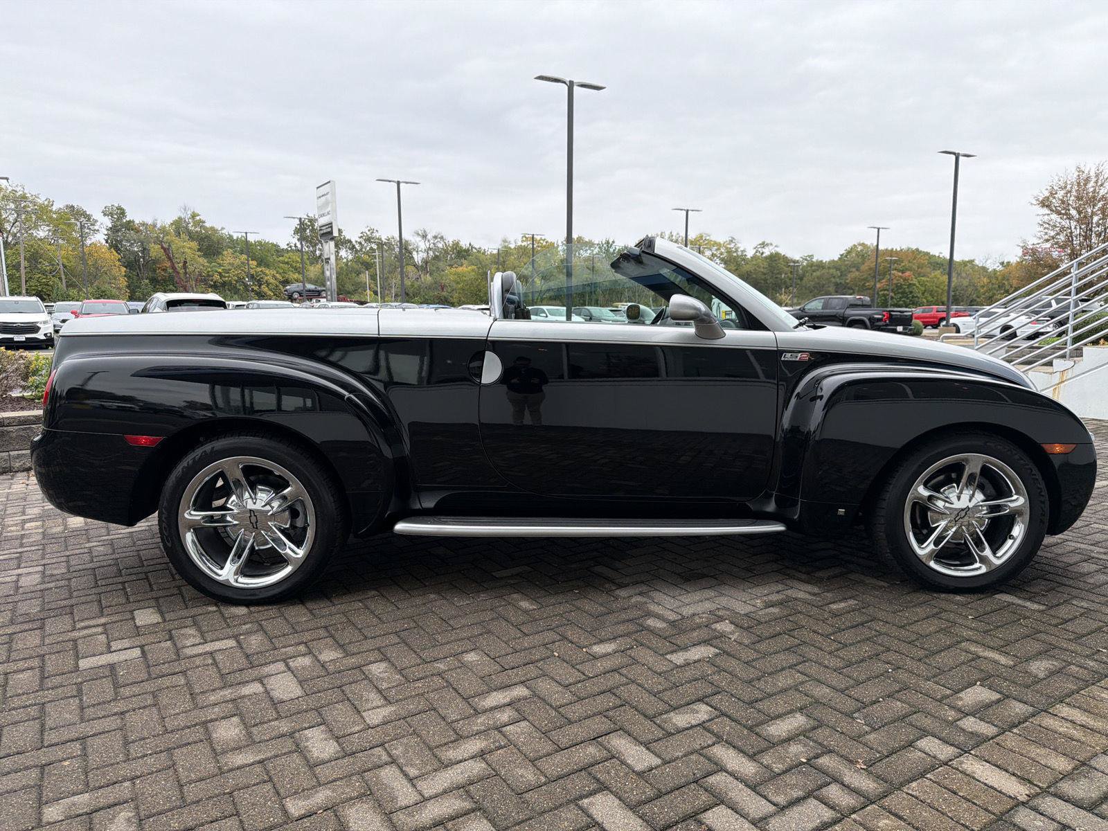 Used 2006 Chevrolet SSR w/ Preferred Equipment Group RWD image 49