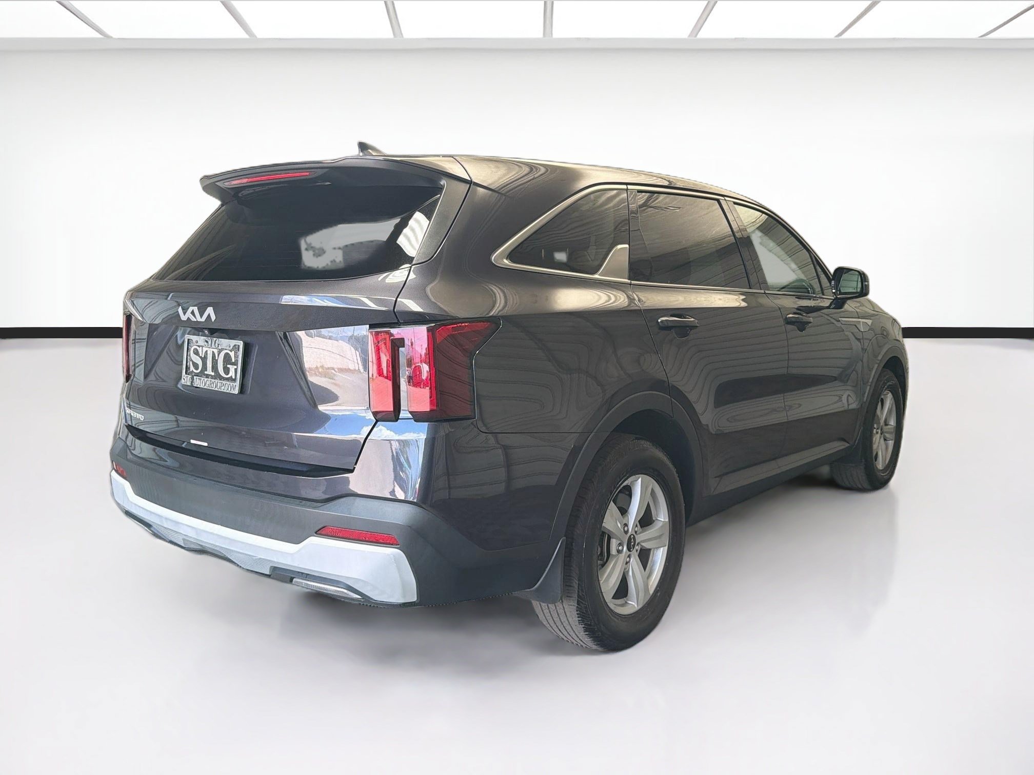Used 2025 Kia Sorento LX FWD image 4