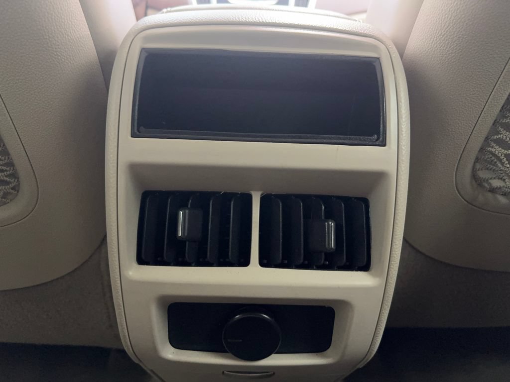 Used 2015 Cadillac SRX Luxury FWD image 30
