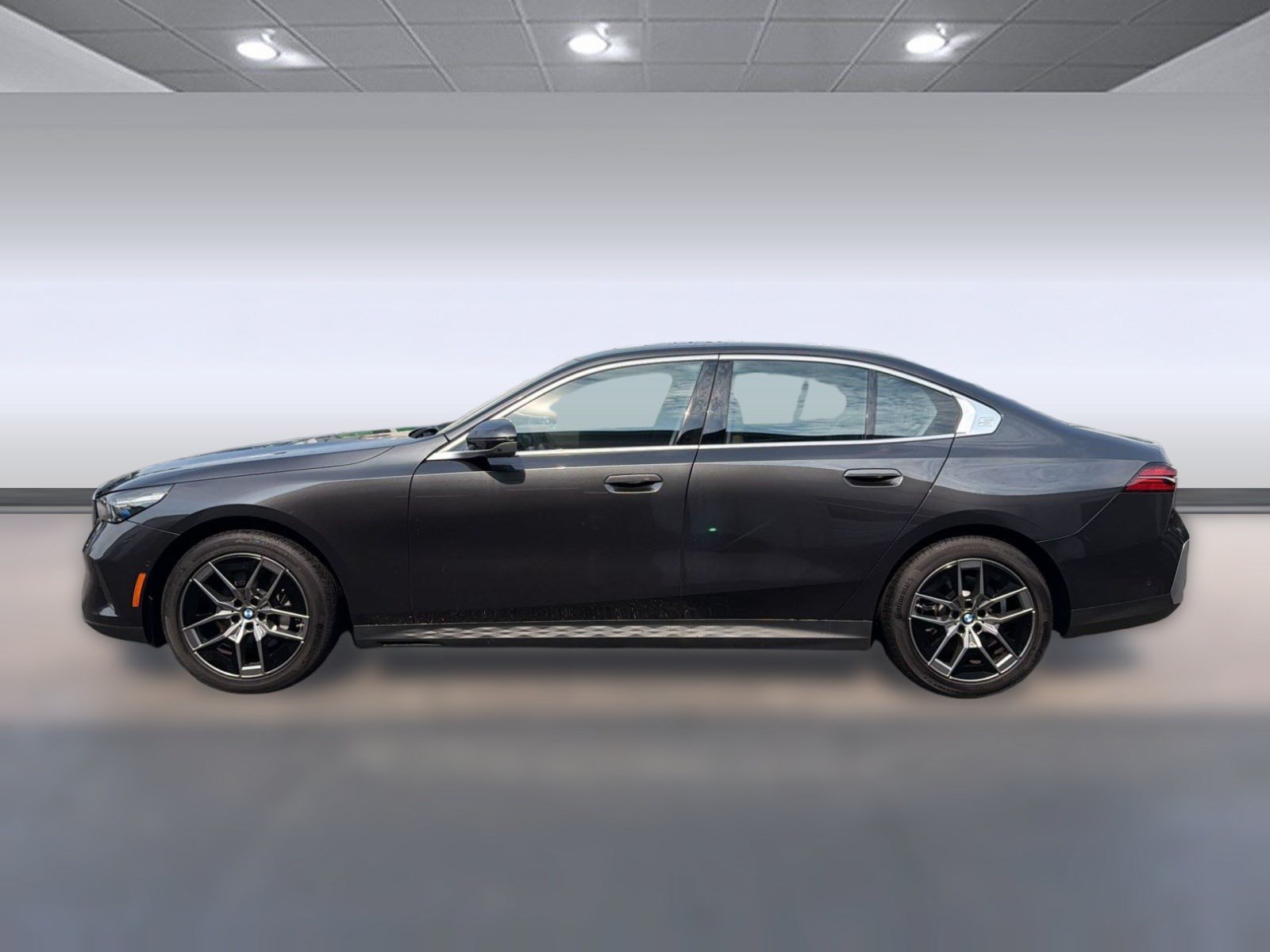 Used 2026 BMW 530i xDrive AWD/4WD image 2