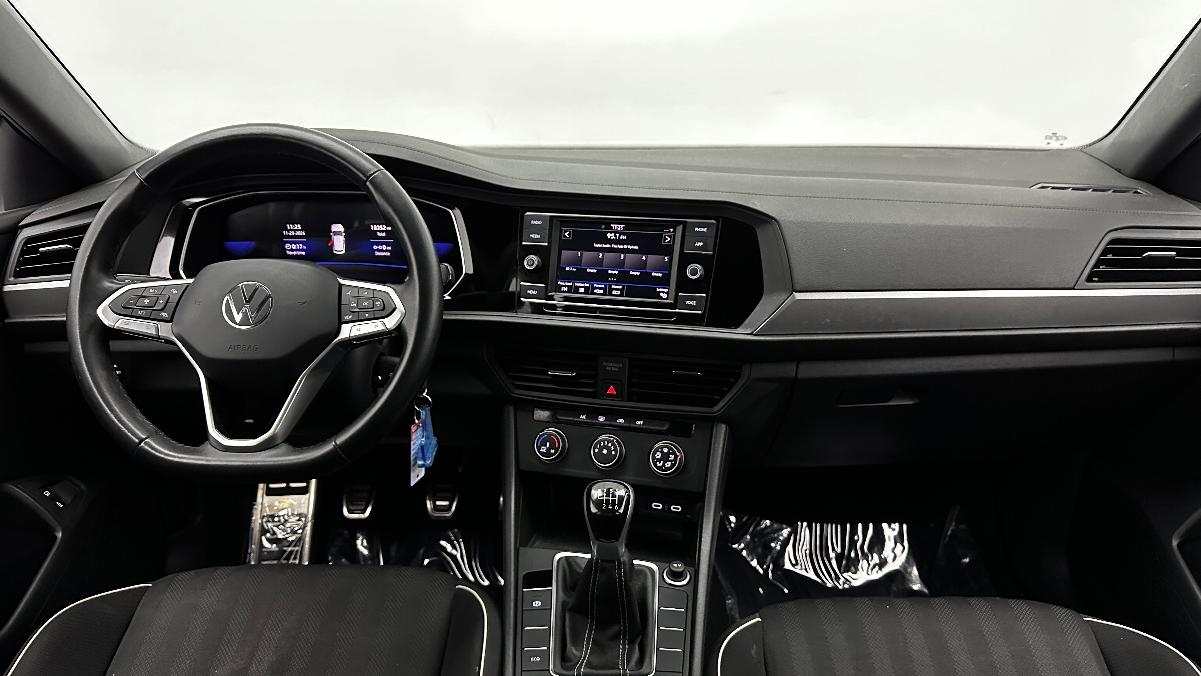 Used 2023 Volkswagen Jetta Sport image 23