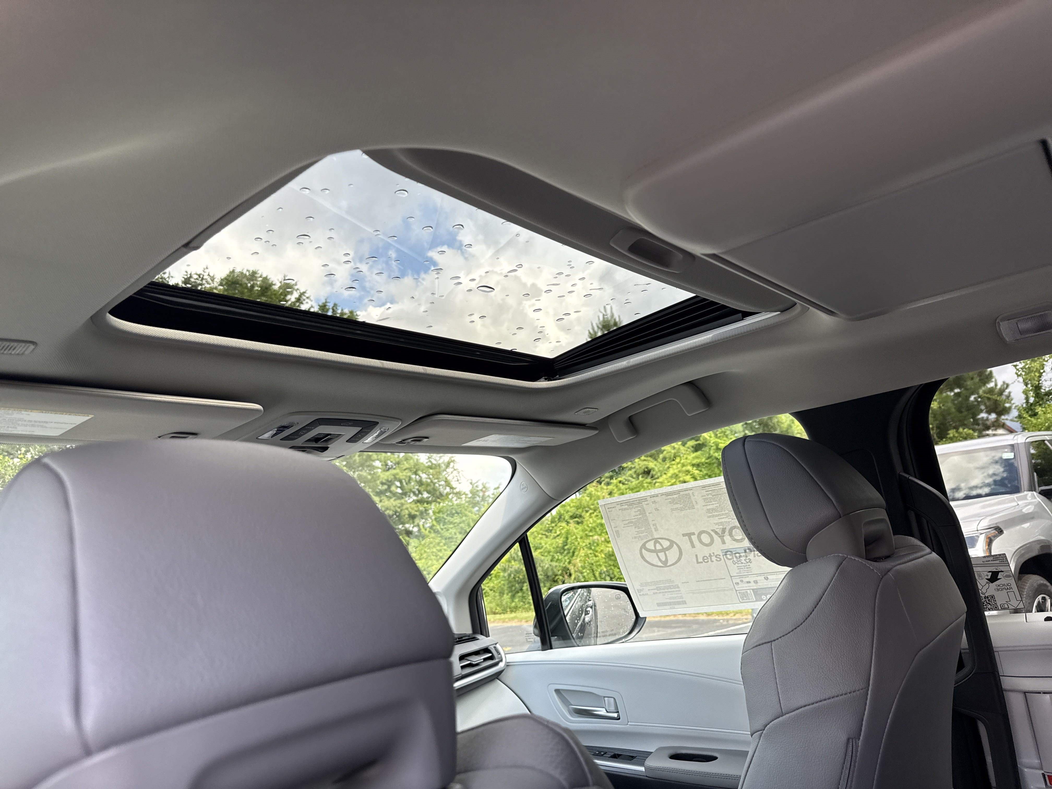 New 2025 Toyota Sienna XLE w/ XLE Plus Package FWD image 28
