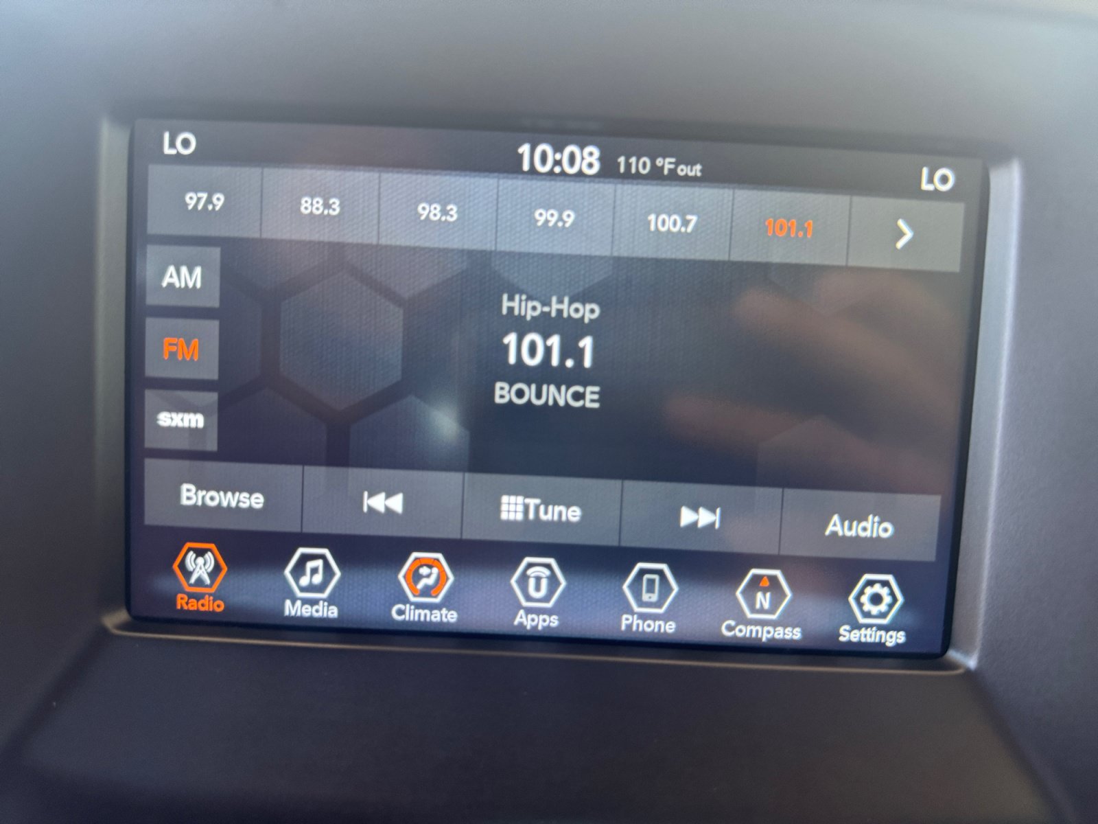 Used 2018 Jeep Compass Latitude w/ Popular Equipment Group FWD image 22