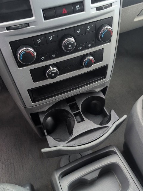 Used 2009 Chrysler Town & Country Touring image 39