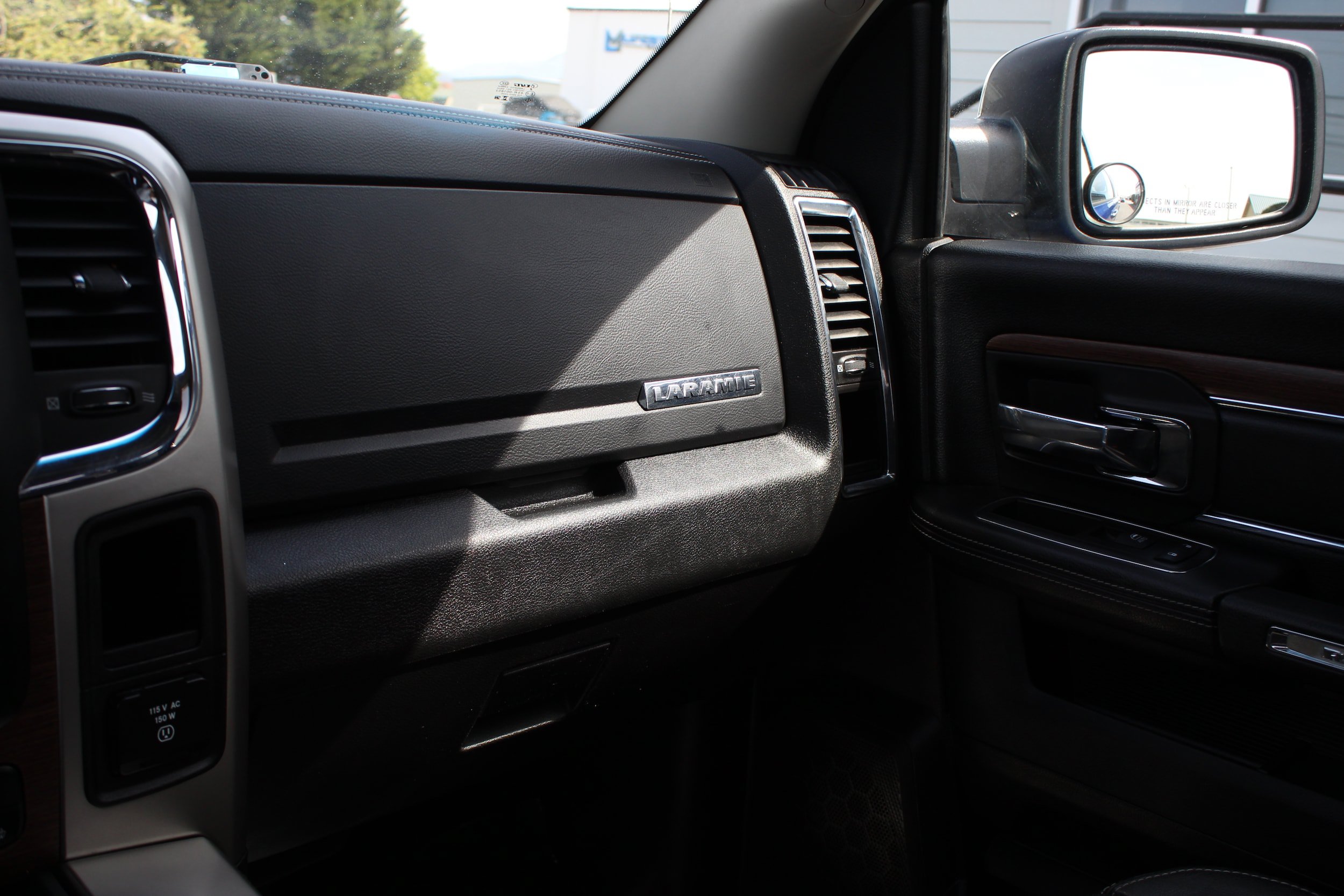 Used 2017 RAM 1500 Laramie w/ Convenience Group AWD/4WD image 39