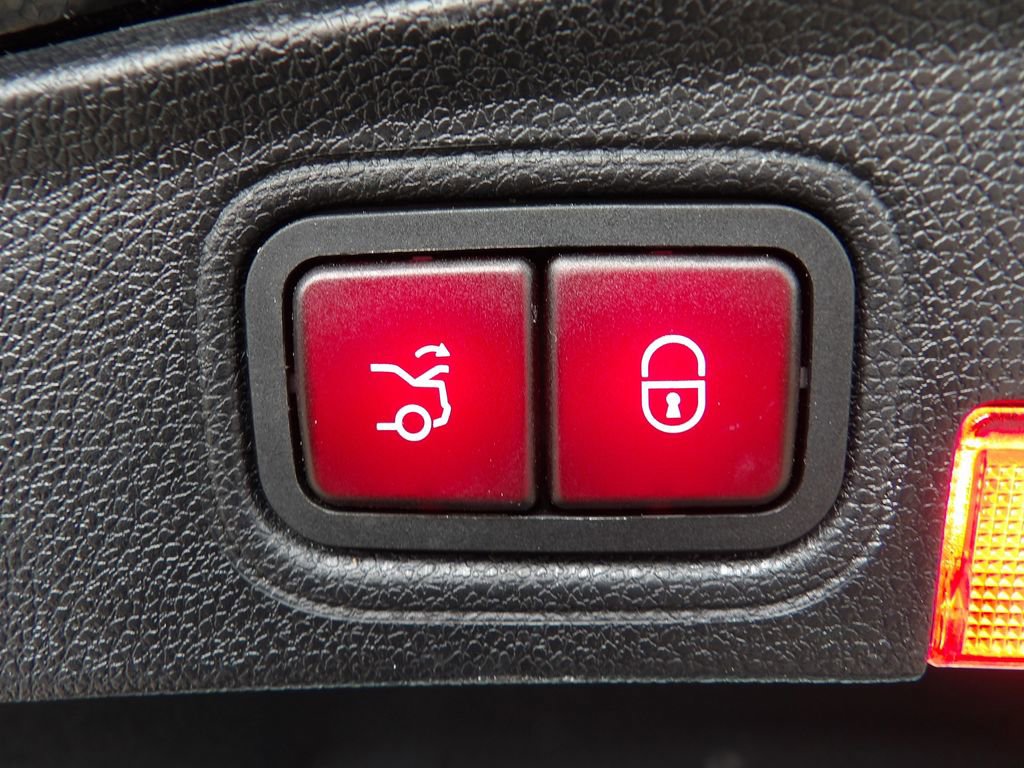 Used 2019 Mercedes-Benz C 300 4MATIC Coupe image 25