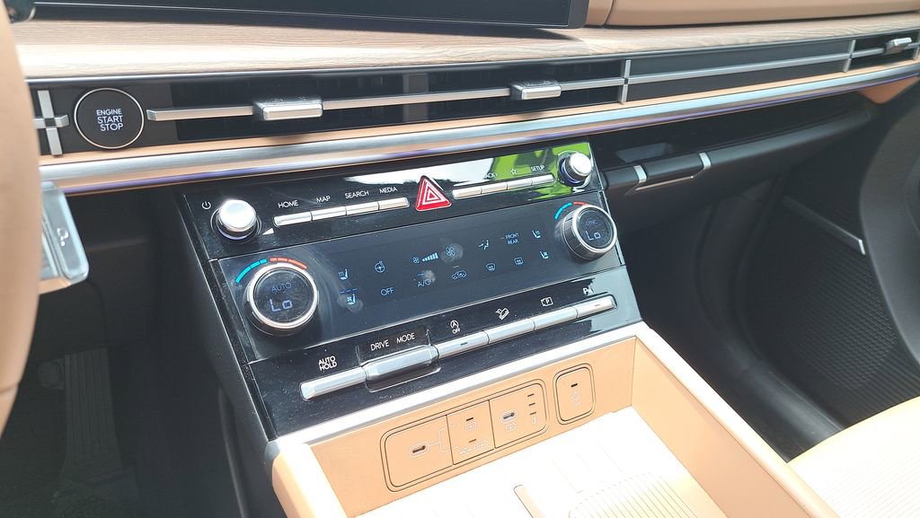 Used 2025 Hyundai Santa Fe Limited image 17