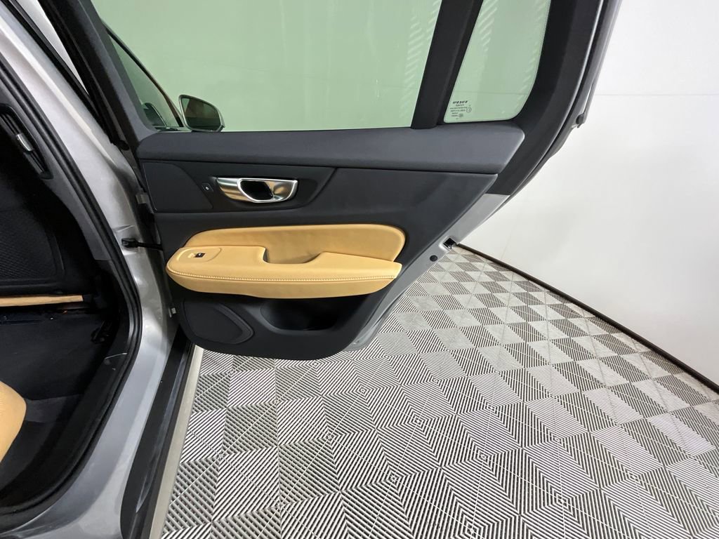 Used 2025 Volvo V60 B5 Cross Country Ultra w/ Protection Package Premier image 24