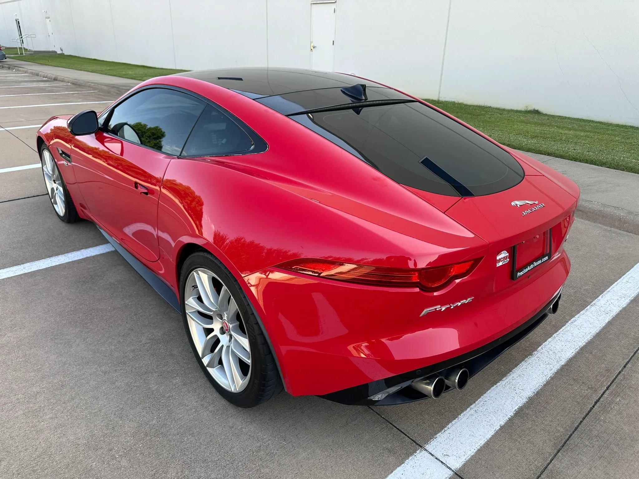 Used 2015 Jaguar F-TYPE R RWD image 13