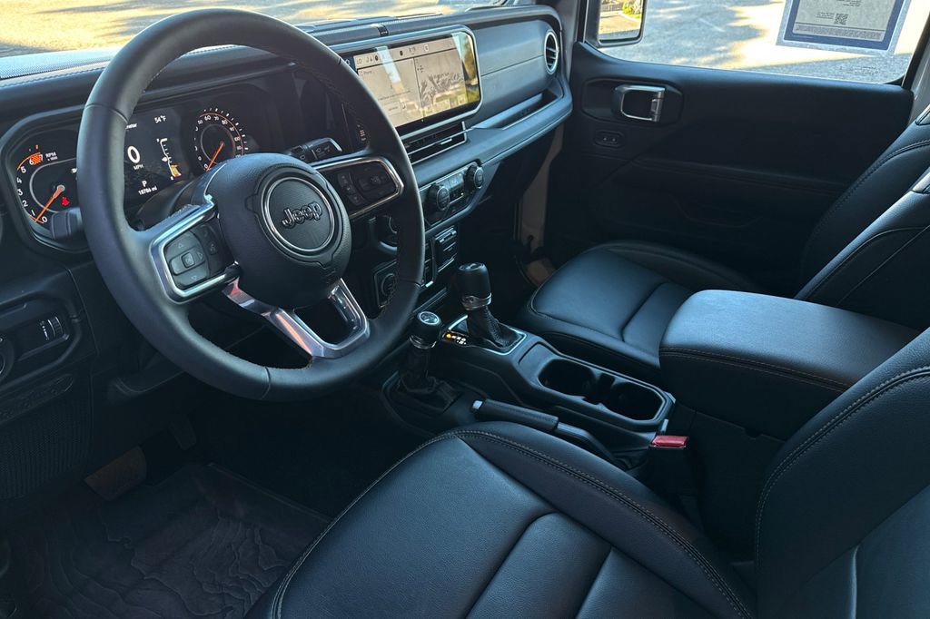 Used 2024 Jeep Wrangler Sahara image 10
