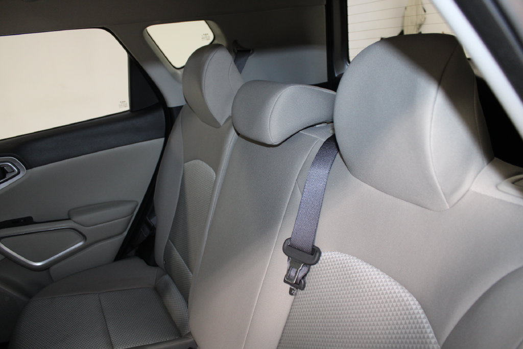 Used 2025 Kia Soul LX w/ LX Technology Package FWD image 17