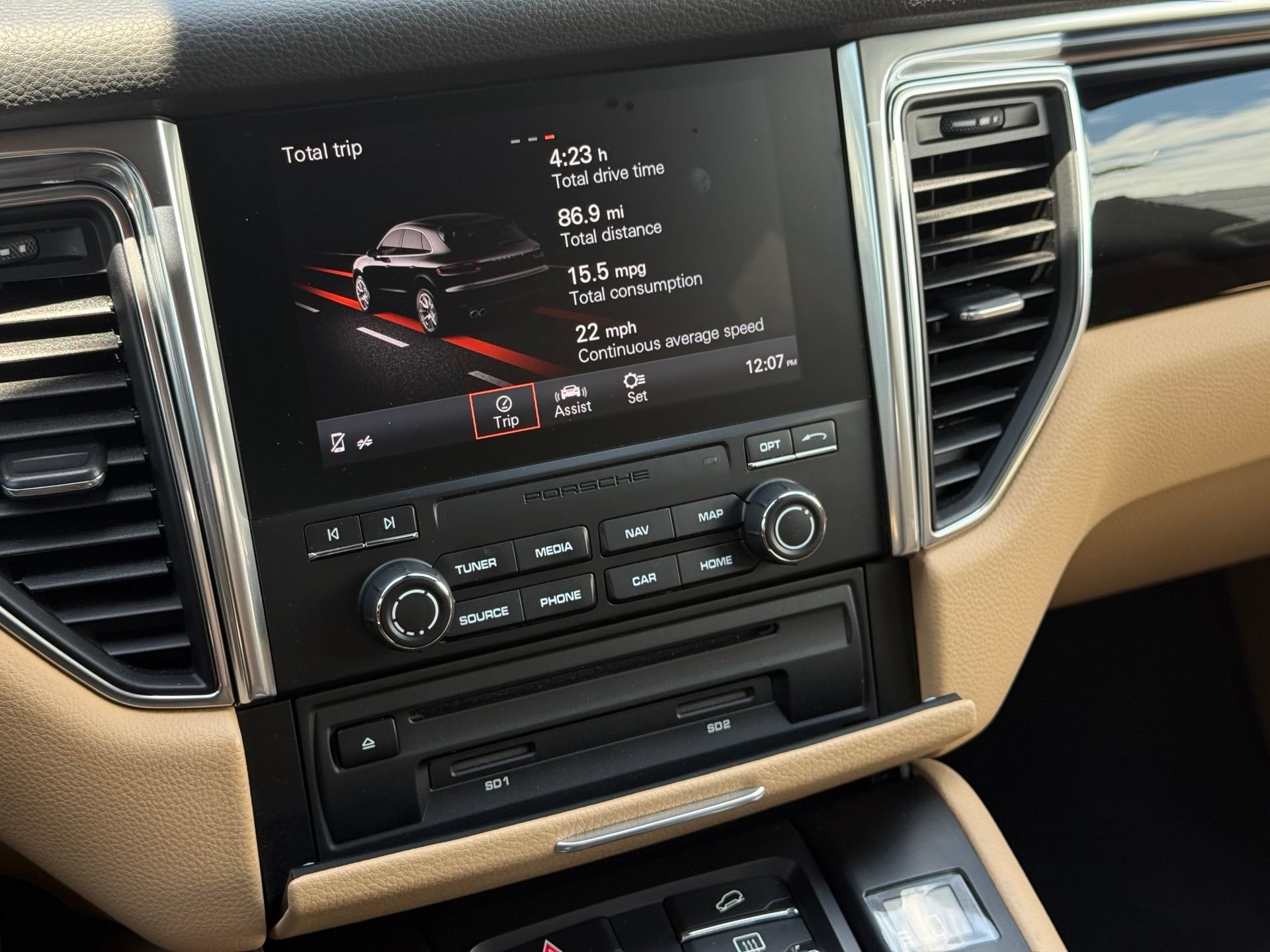 Certified 2017 Porsche Macan AWD/4WD image 21