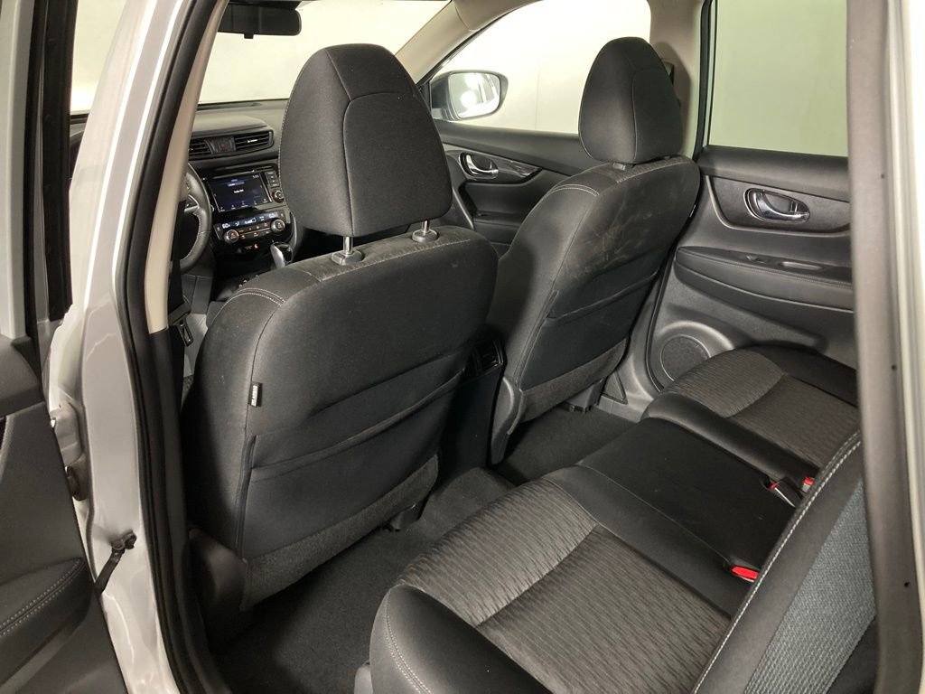 Used 2019 Nissan Rogue SV image 12