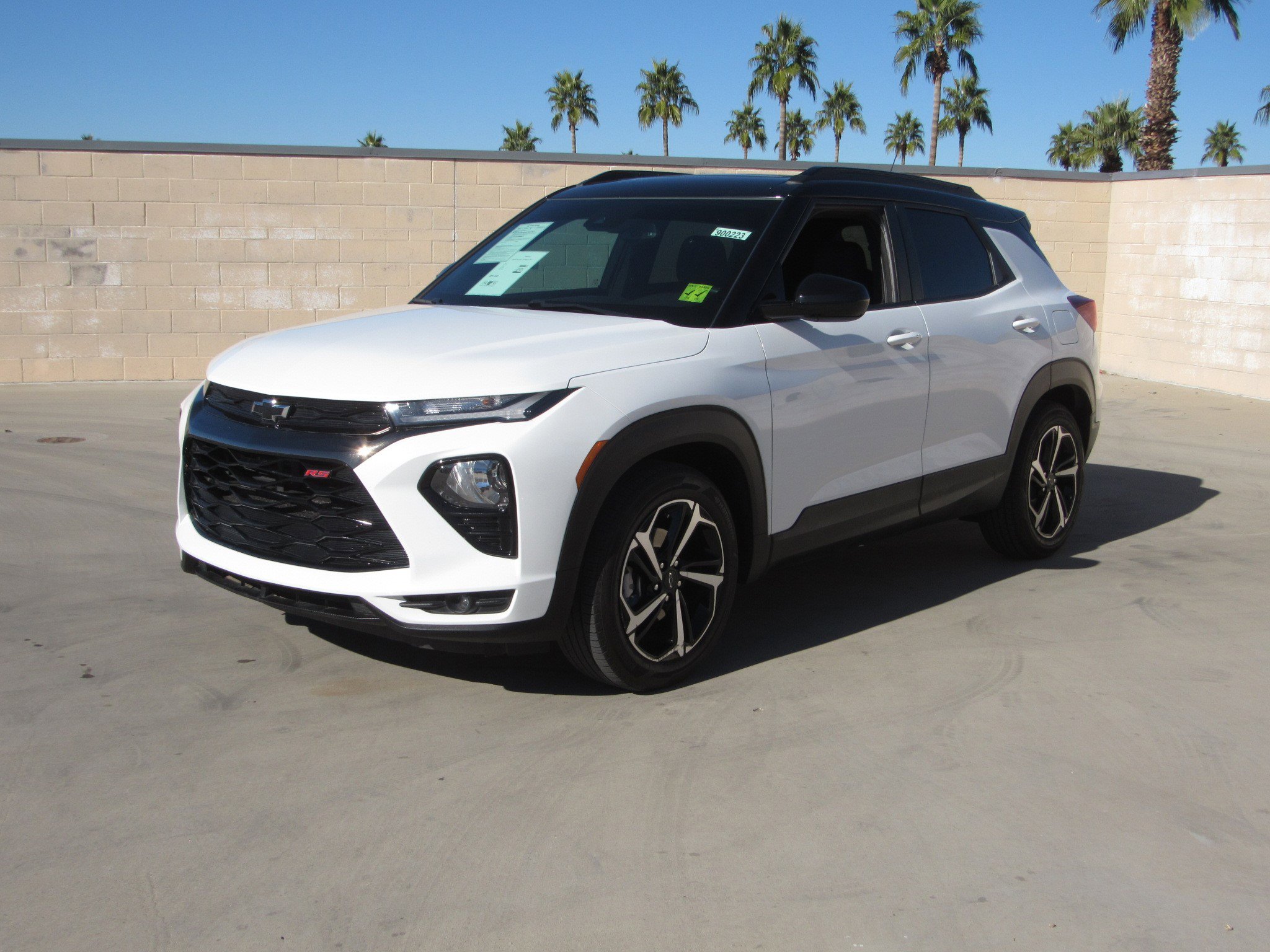 Used 2023 Chevrolet TrailBlazer RS w/ Sun and Liftgate Package image 1