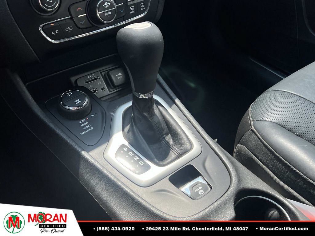 Used 2016 Jeep Cherokee Overland AWD/4WD image 27