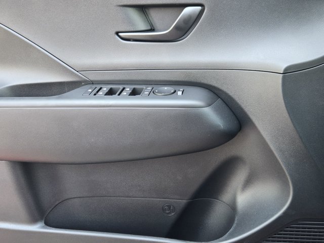 New 2027 Hyundai Kona SE FWD image 17