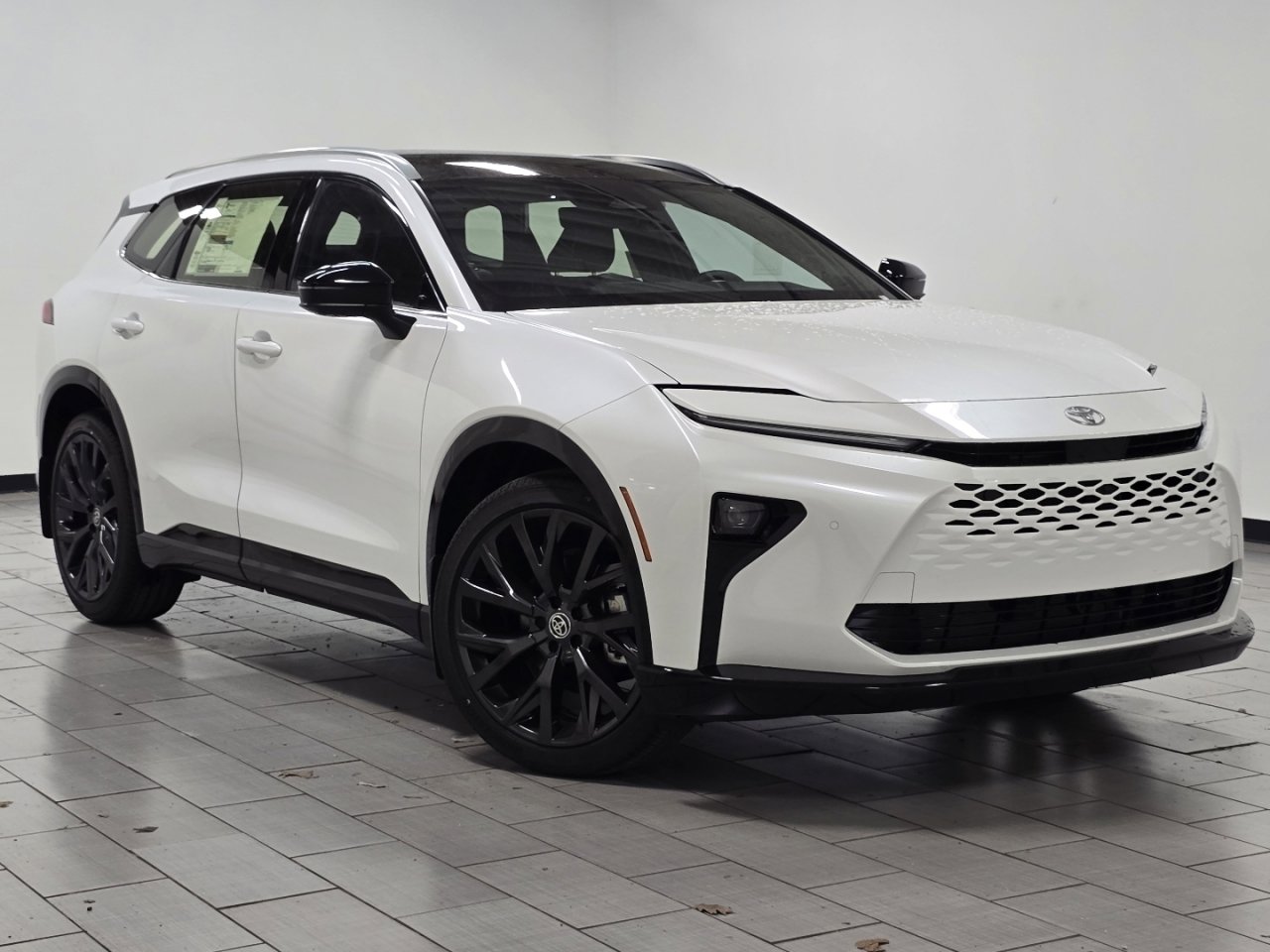 New 2025 Toyota Crown Signia image 2