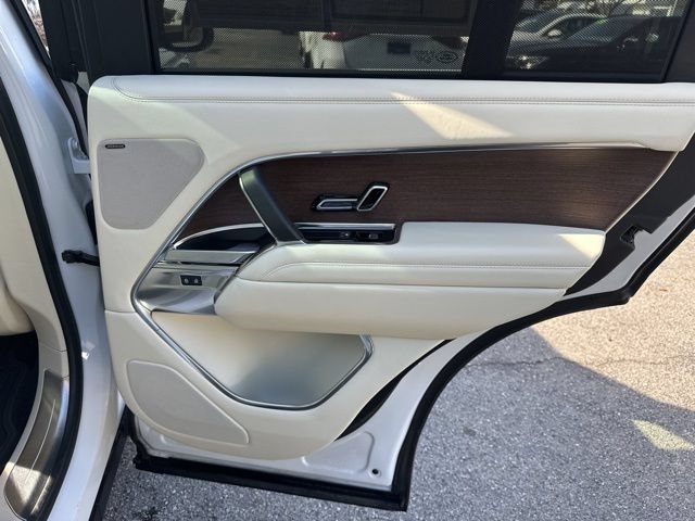 Used 2025 Land Rover Range Rover SE AWD/4WD image 34