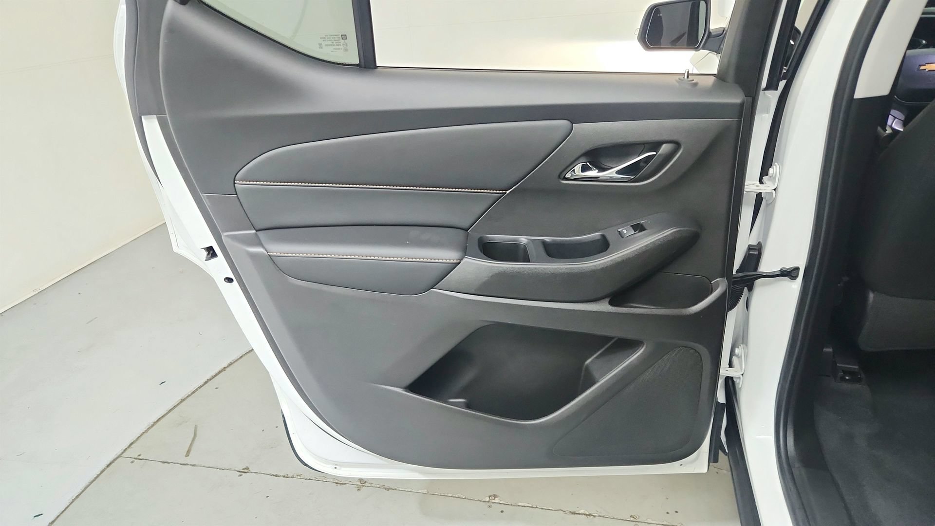 Used 2021 Chevrolet Traverse LT FWD image 22