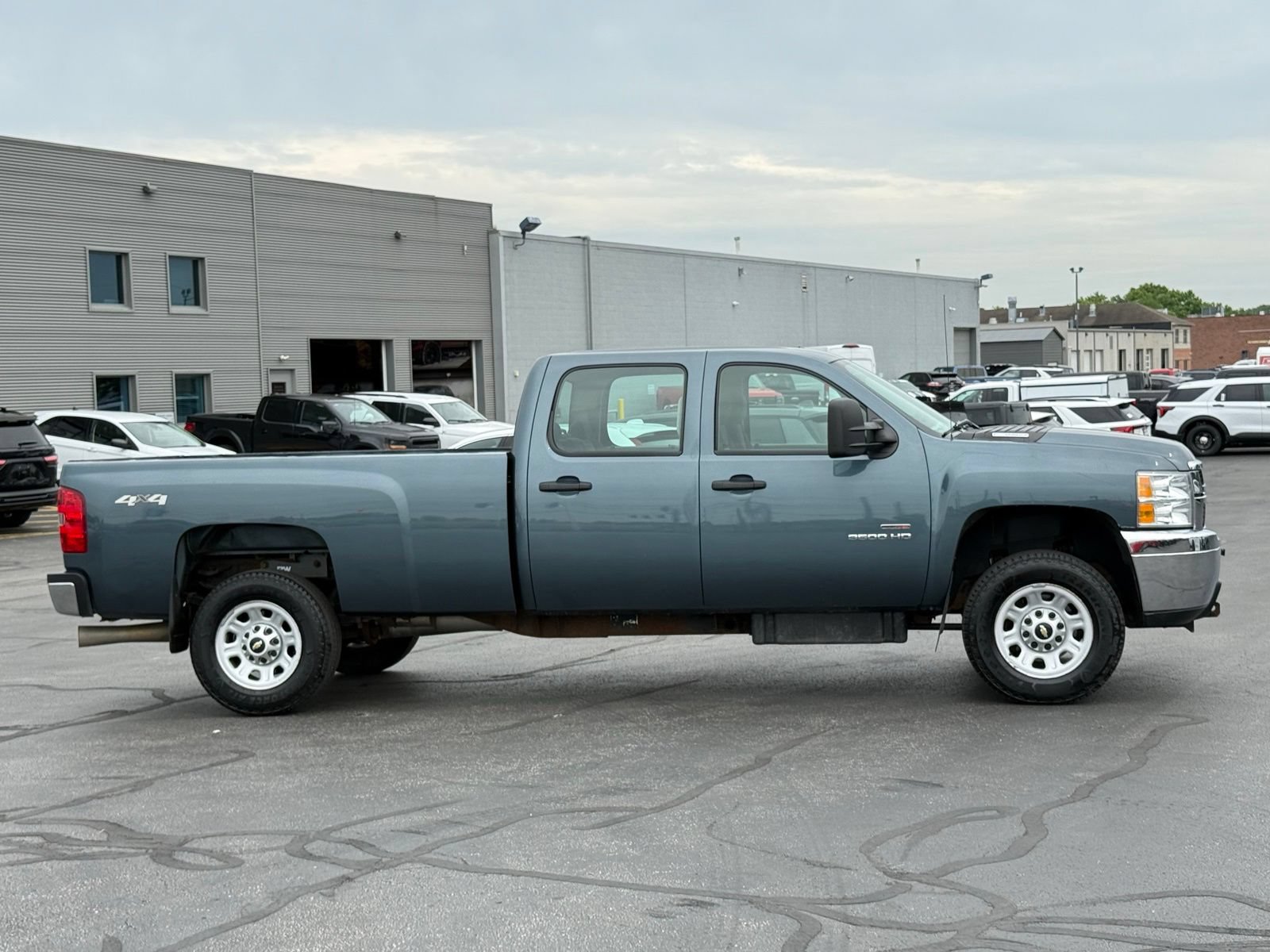 Used 2013 Chevrolet Silverado 3500 W/T AWD/4WD image 3
