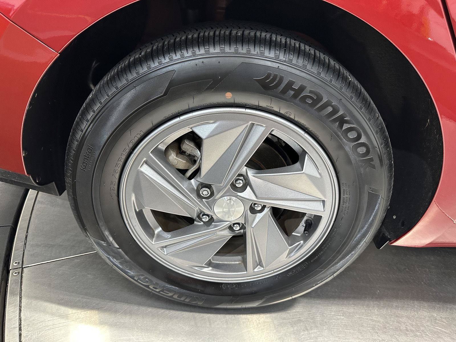 Certified 2024 Hyundai Elantra SE FWD image 11