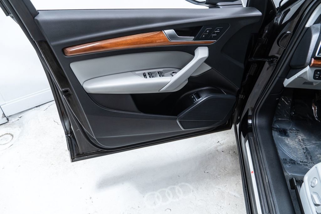 Used 2022 Audi Q5 e Premium w/ Convenience Package image 23