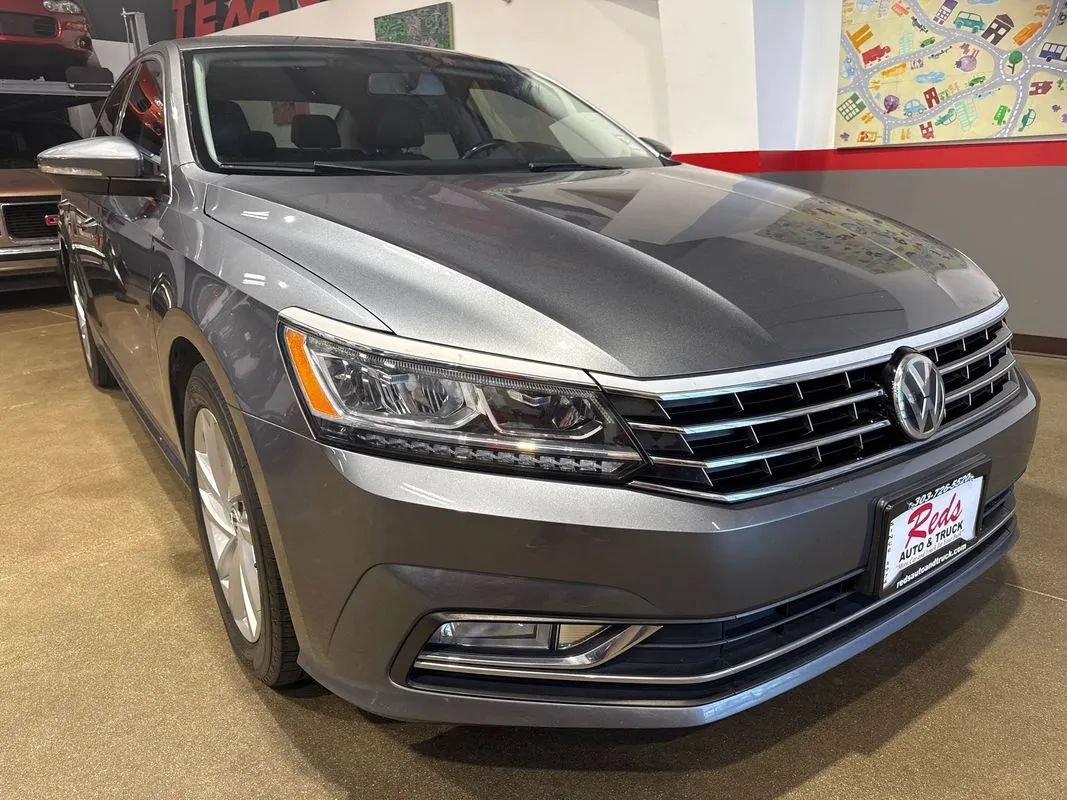 Used 2018 Volkswagen Passat 2.0T SE FWD image 61